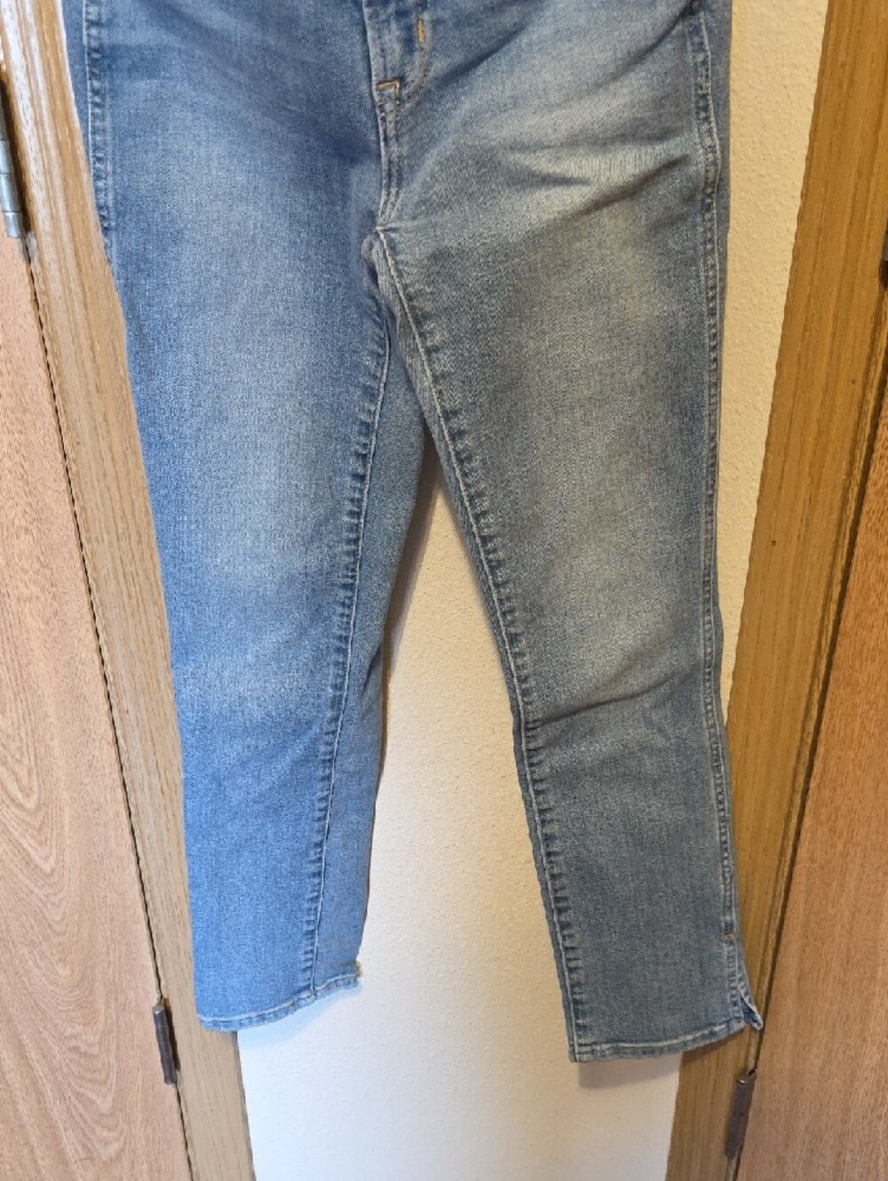 GAP Women’s High Rise Jeans - Light Blue Wash - Picture 3 of 6